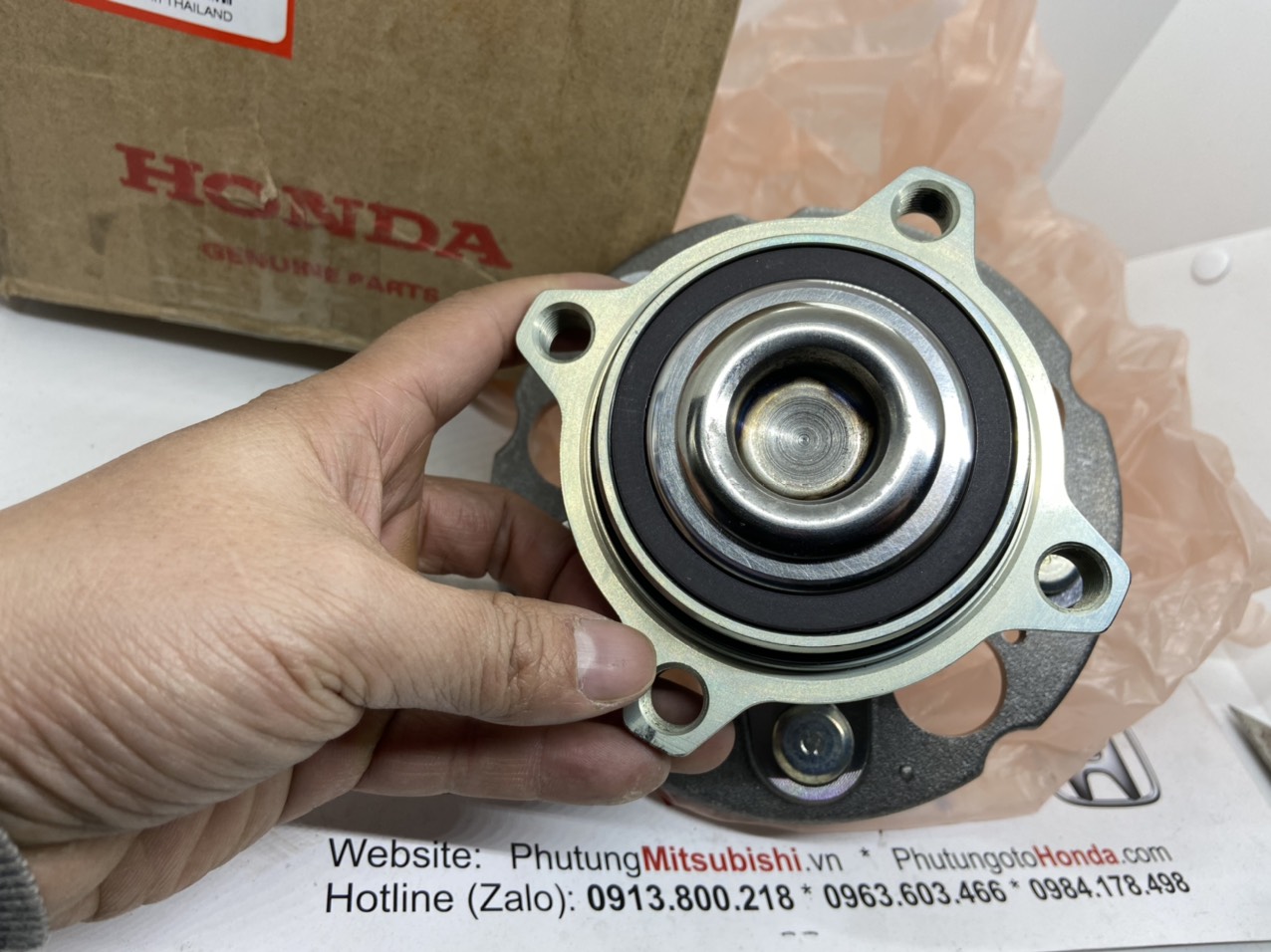 Bi moay ơ sau xe Honda CRV 2010 